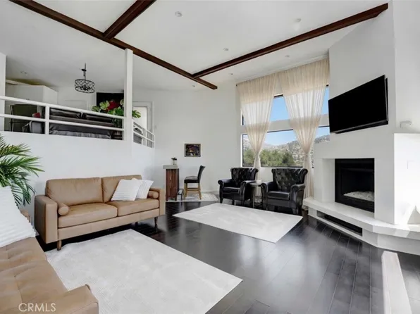 8742 Azul Dr, Canoga Park, CA 91304