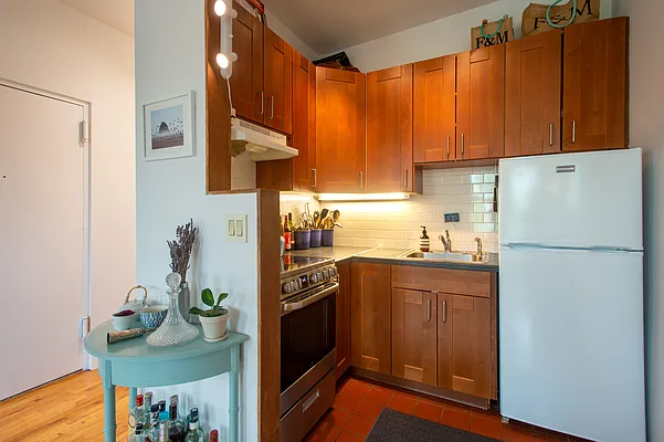 Rented by Douglas Elliman | media 15