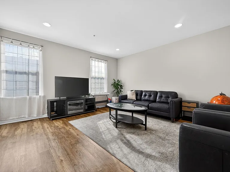 11 Faraday Ct — Photo 8