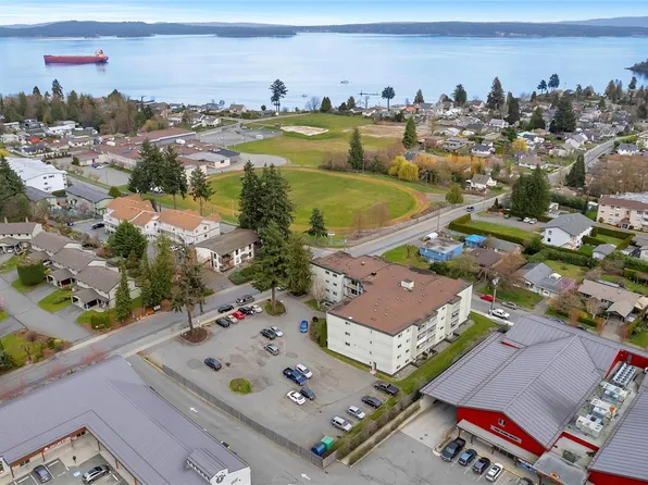 3040 Pine St #304, North Cowichan, BC V0R 1K1