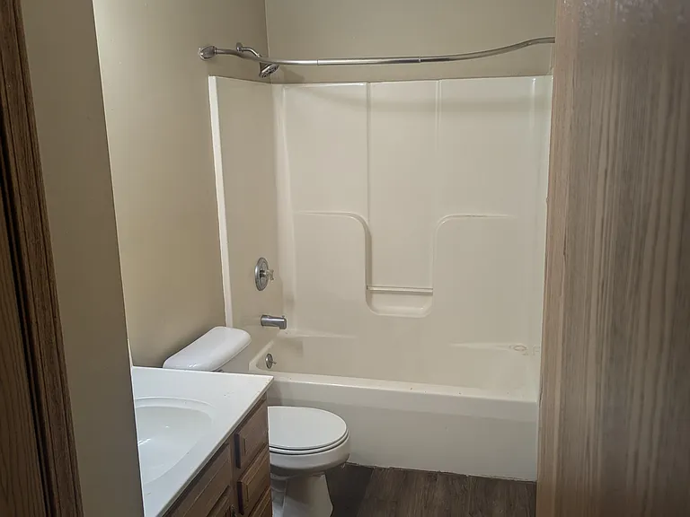 1136 Van Way — Photo 4