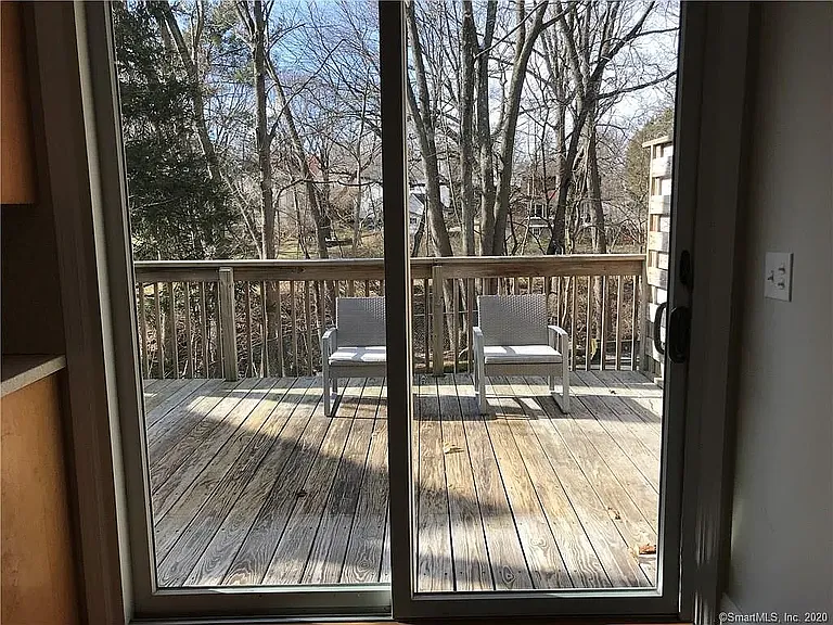 16 Ledge Ave #2 — Photo 5