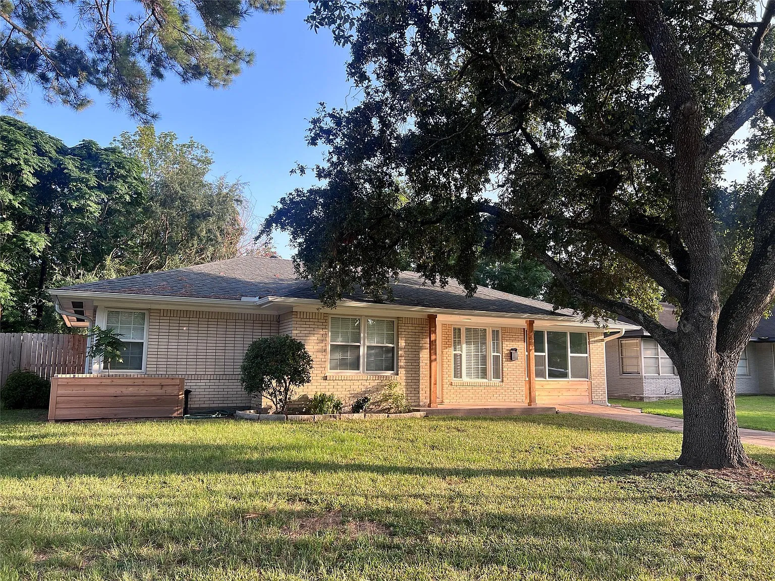 3 bed, 984 sqft, $2,200 — Photo 2