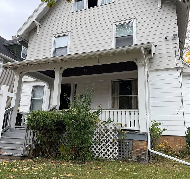 1097 Dewey Ave