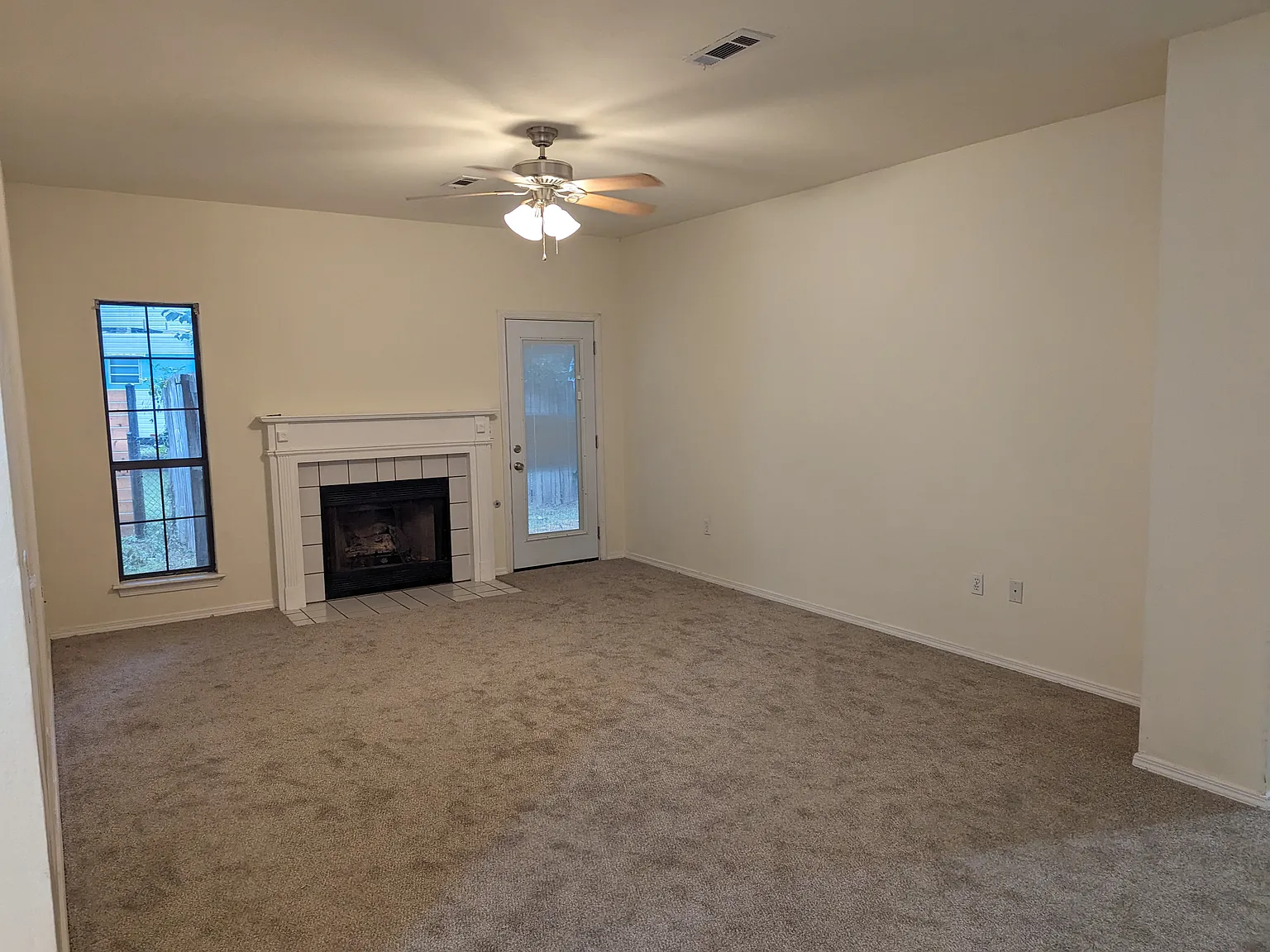 3 bed, 1386 sqft, $1,575 — Photo 2
