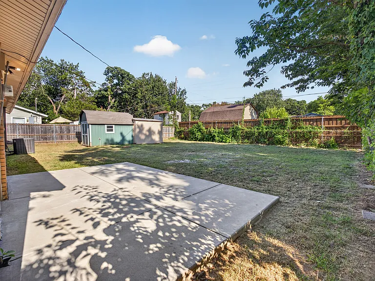 2210 Sycamore Dr — Photo 19