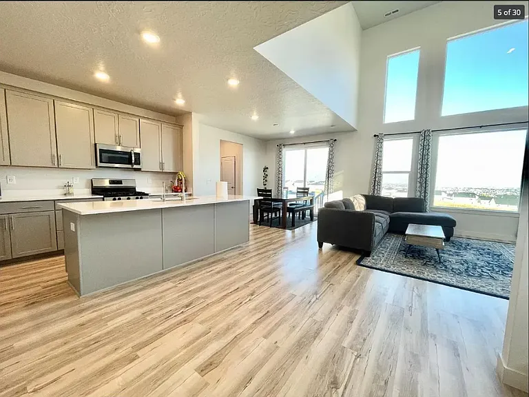 2162 Cloverleaf Way — Photo 6
