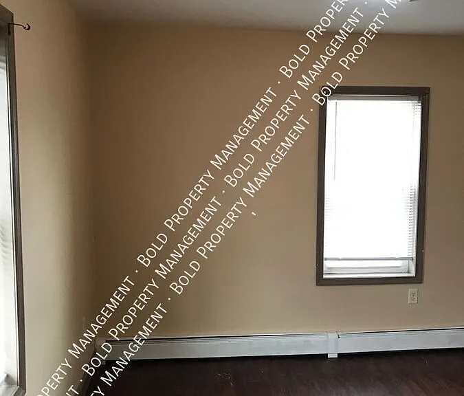 547 N 10th St #3 — Photo 9