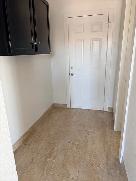 3 bed, 2.0 bath, 1423 sqft, $1,875 — Photo 4