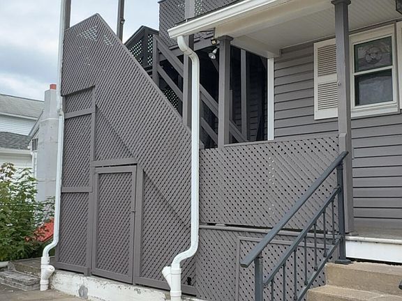 2nd image of 105 Johnson St APT 2