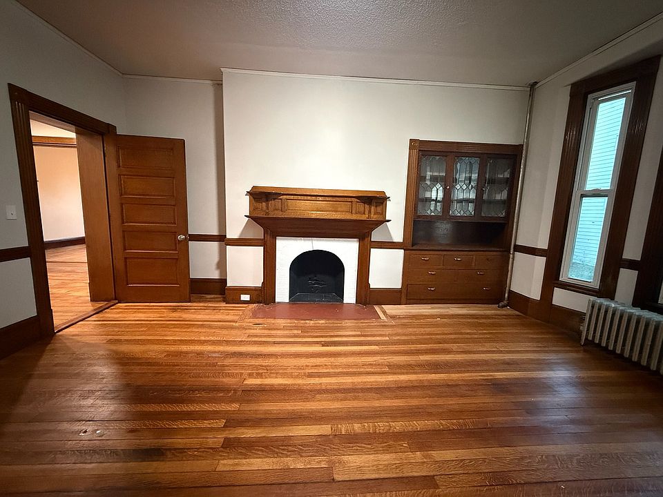 1st image of 120 Lincoln St APT 1