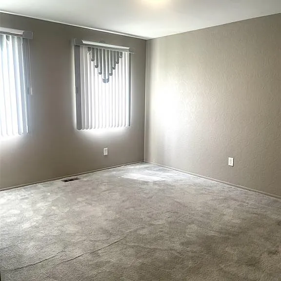 15570 Mount Vernon St — Photo 8