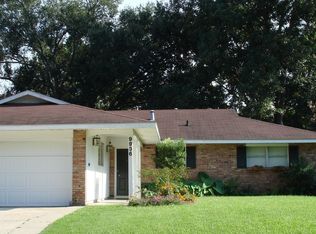 9936 Chateau Dr, Baton Rouge, LA 70815
