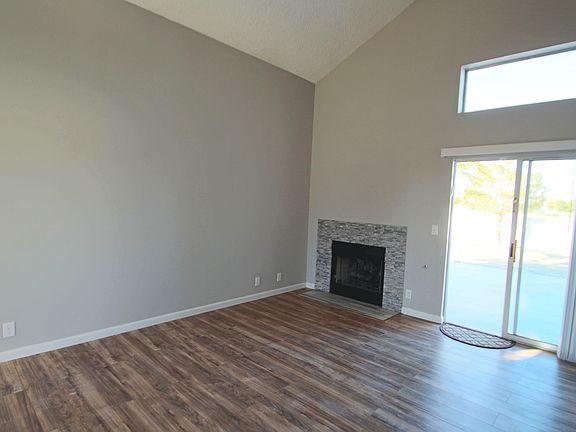 2nd image of 3728 Calumet Farm Cir