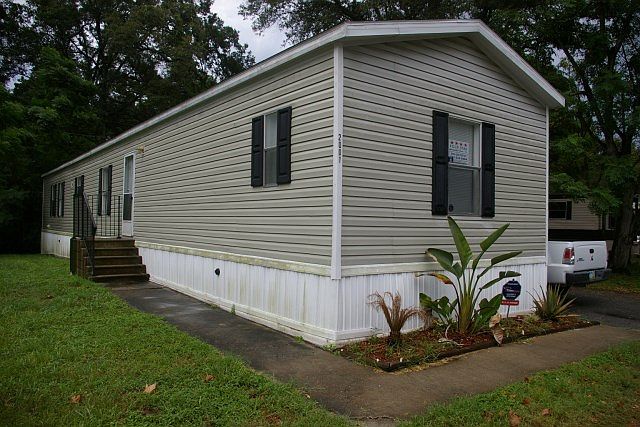 1st image of 2001 Live Oak Ln