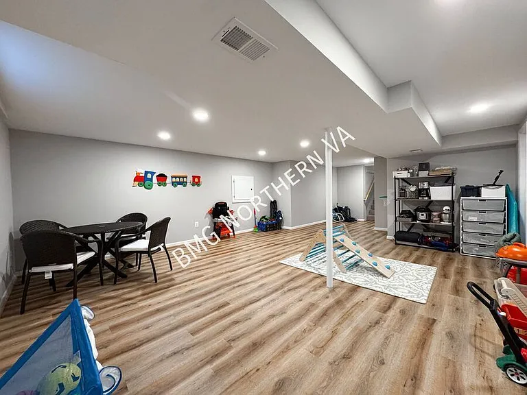 404 Onondio Cir SE — Photo 33