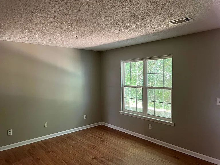 1073 Thornwoode Ln — Photo 6