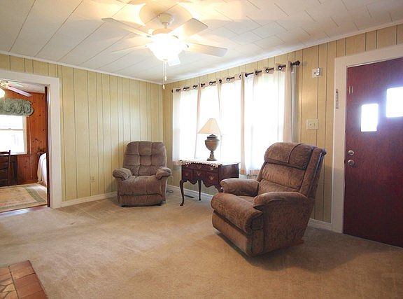 3rd image of 326 Circle Dr