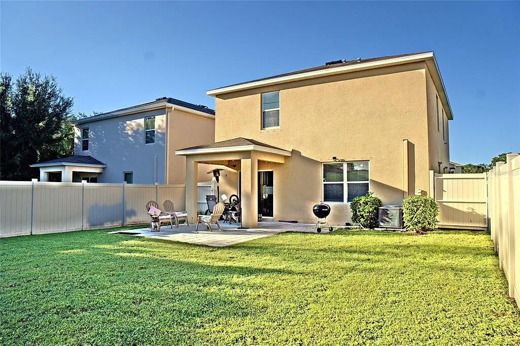 4 bed, 2.5 bath, 2289 sqft, $3,500 — Photo 3