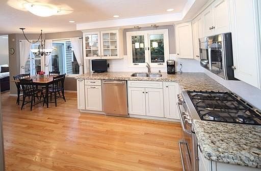 5th image of 27 Carriage House Ln