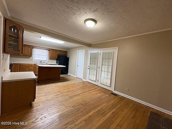 4th image of 114 Sandhurst Drive