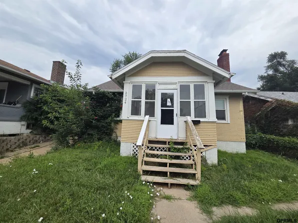 2724 Whitmore St, Omaha, NE 68112