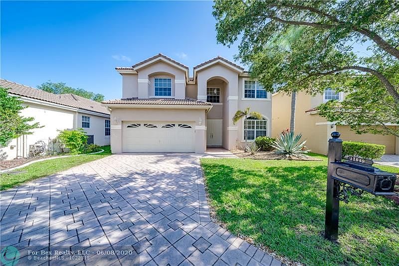 Home For Sale In Lennox Isles