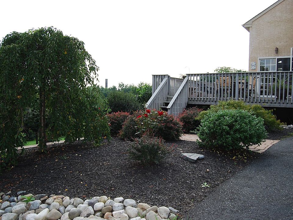 2nd image of 107 Eaglet Ln