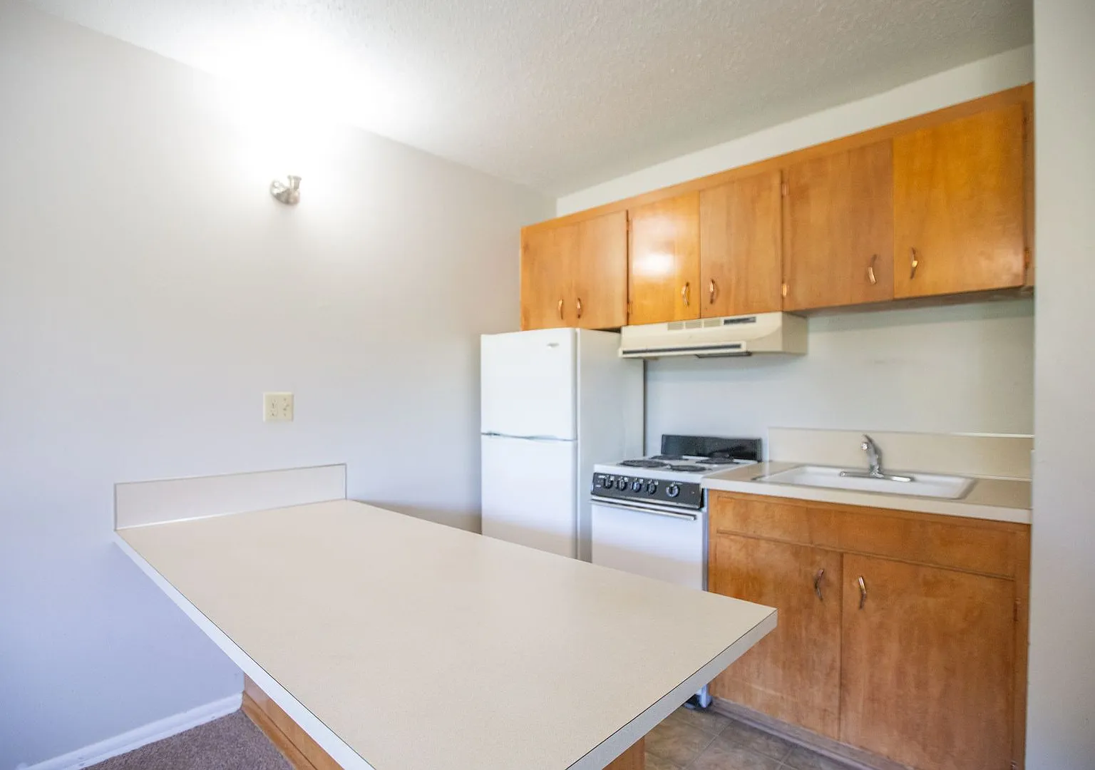 Laurel Lane Apts — Photo 3