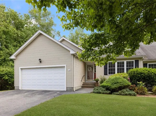 20 Gazebo View Dr, Warwick, RI 02886