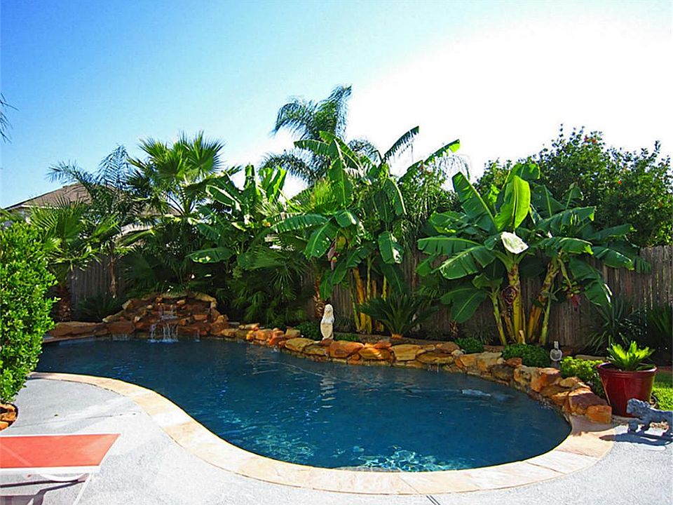 1st image of 2215 Winding Hollow Dr