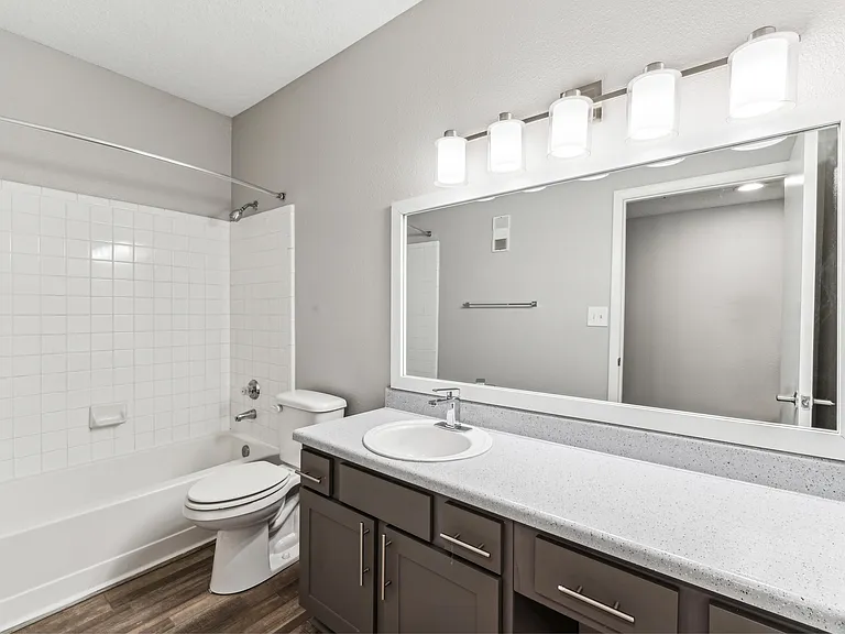 Waterford Creek Apartments — Photo 28