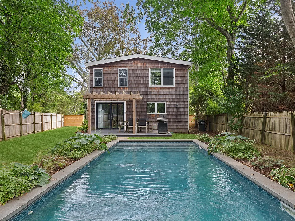 212 Lumber Ln
