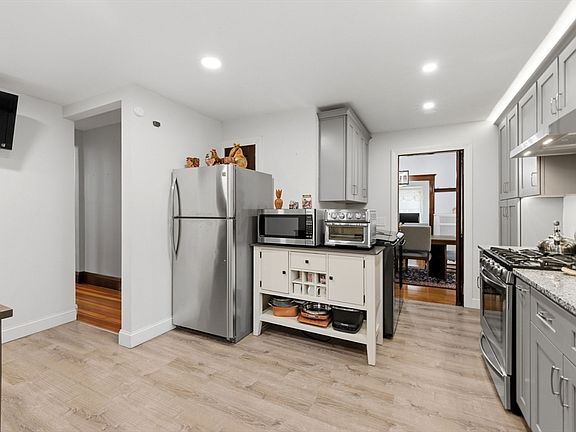 3rd image of 130 Summer St