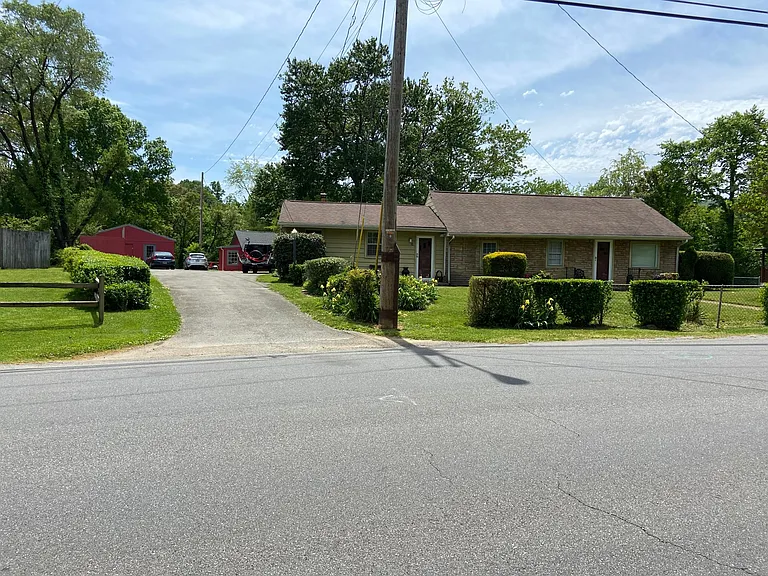 58 Upland Dr — Photo 8