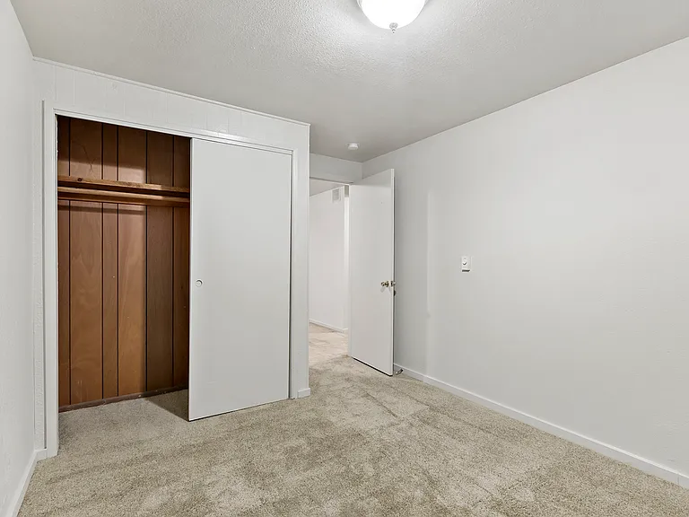 Outrigger Apartments — Photo 18