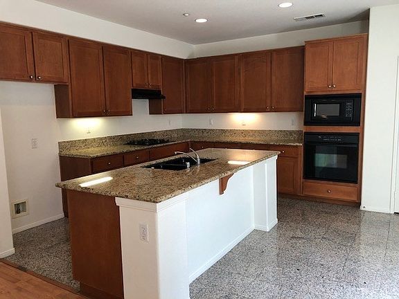 4th image of 15971 Oyster Bay Ln