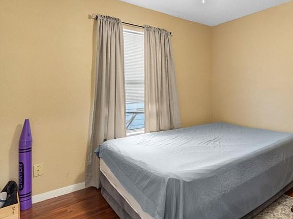 5th image of 2312 Cromwell St
