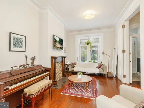 4409 Sansom St, Philadelphia, PA 19104