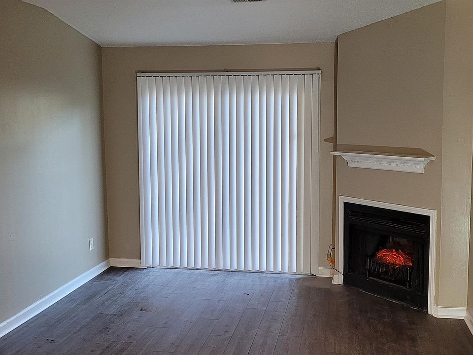 Living Room with Fireplace/Electric logs
