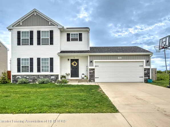834 Saint Johns Chase, Grand Ledge, MI 48837