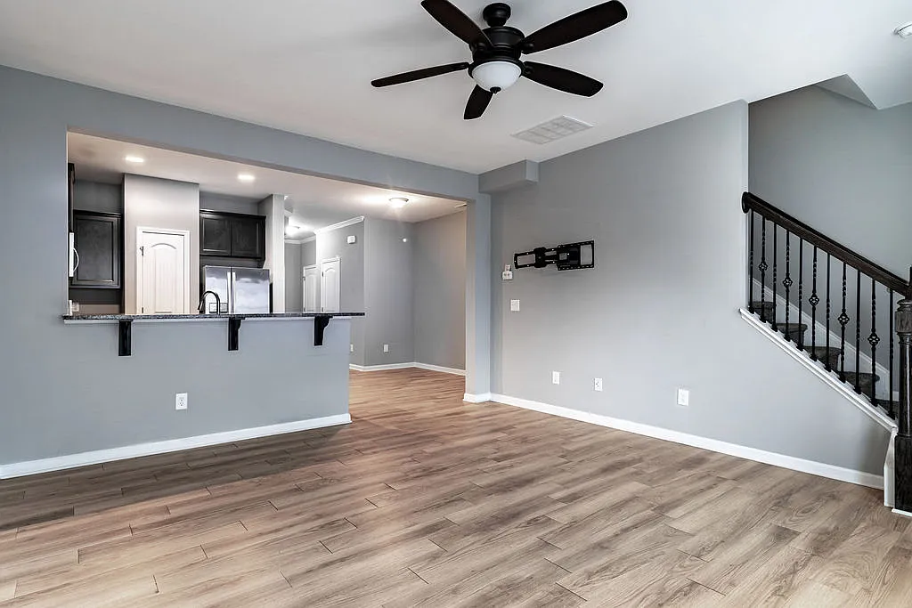 3 bed, 2.5 bath, 1500 sqft, $1,800 — Photo 4
