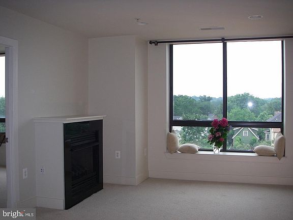 4th image of 1200 N Hartford St APT 405