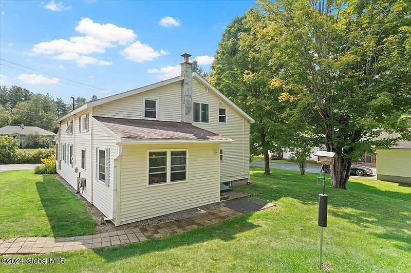 4th image of 38 Brookfield Avenue