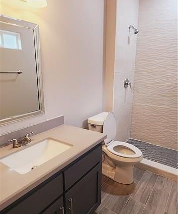 3rd image of 6903 Venus Dr #1