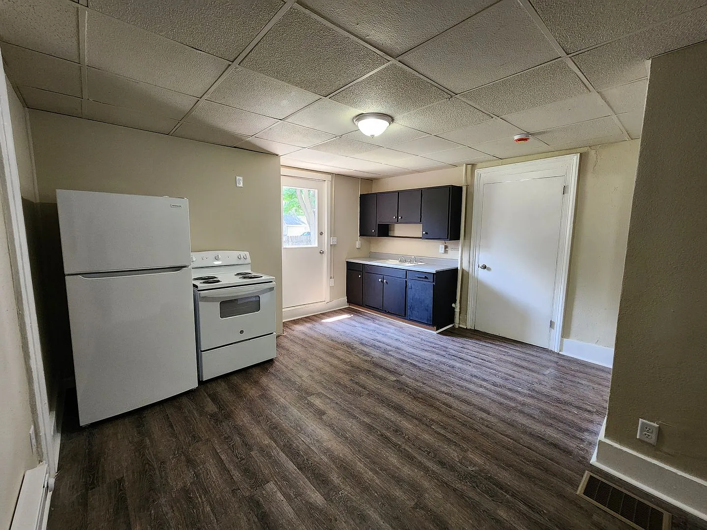 613 E Robinson St — Photo 4