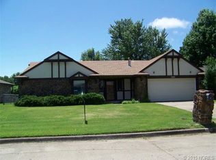 3207 Phoenix Dr, Muskogee, OK 74403