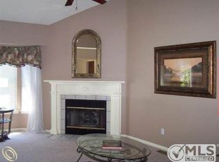 15864 Golfview Dr, Riverview, MI 48193