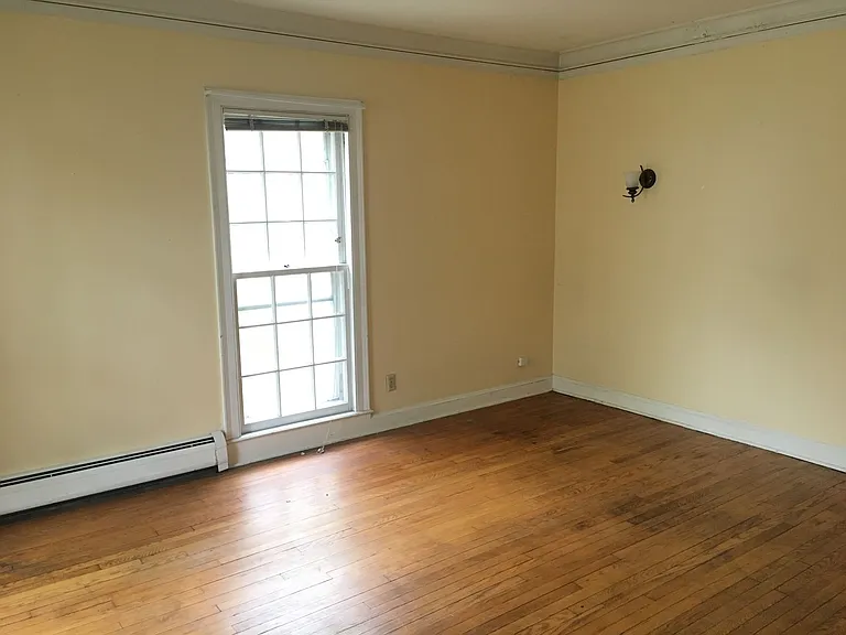 637 E Gorham St — Photo 5