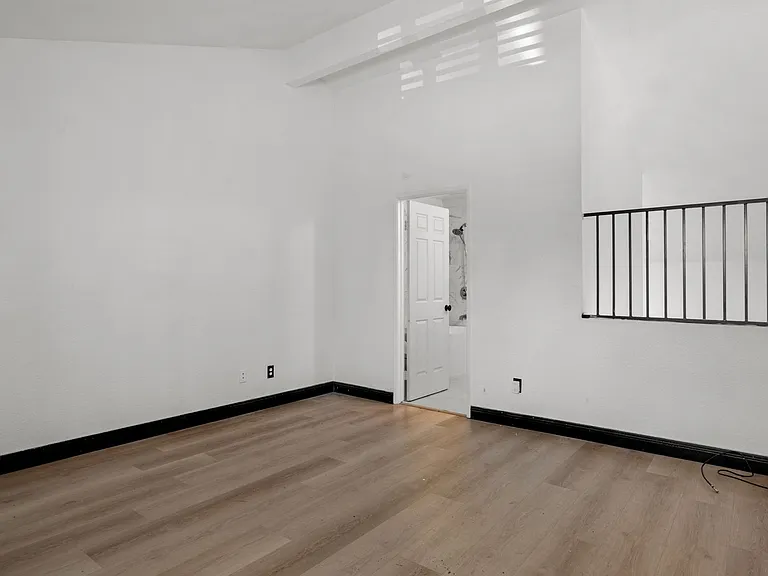 841 Northampton Ct — Photo 13